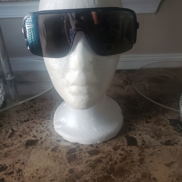 Men True Religion Black and Gold Sunglasses - Picture 1 of 4